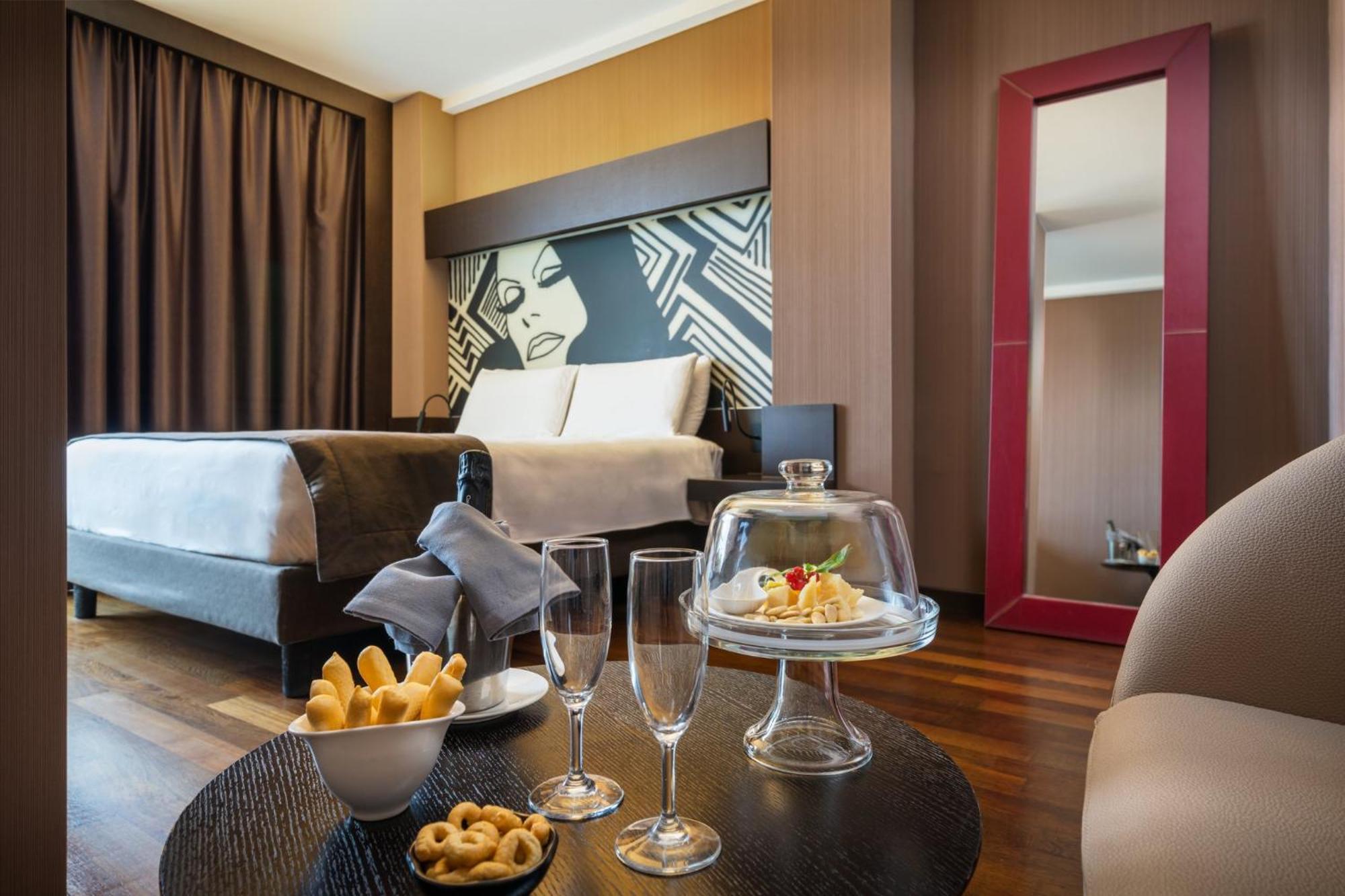 คราวน์ พลาซา มิลานซิตี้ Hotel ภายนอก รูปภาพ